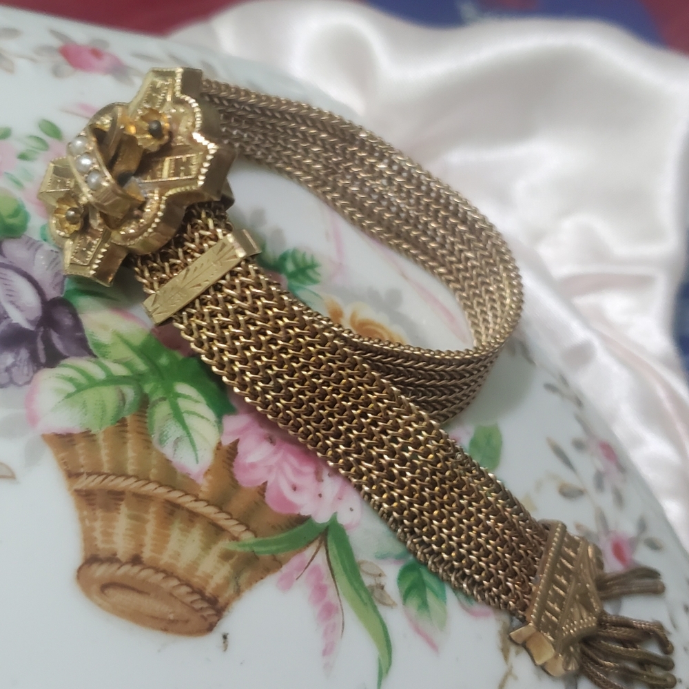 Antique Victorian Era woven gold mesh bracelet - Picture 2 of 16